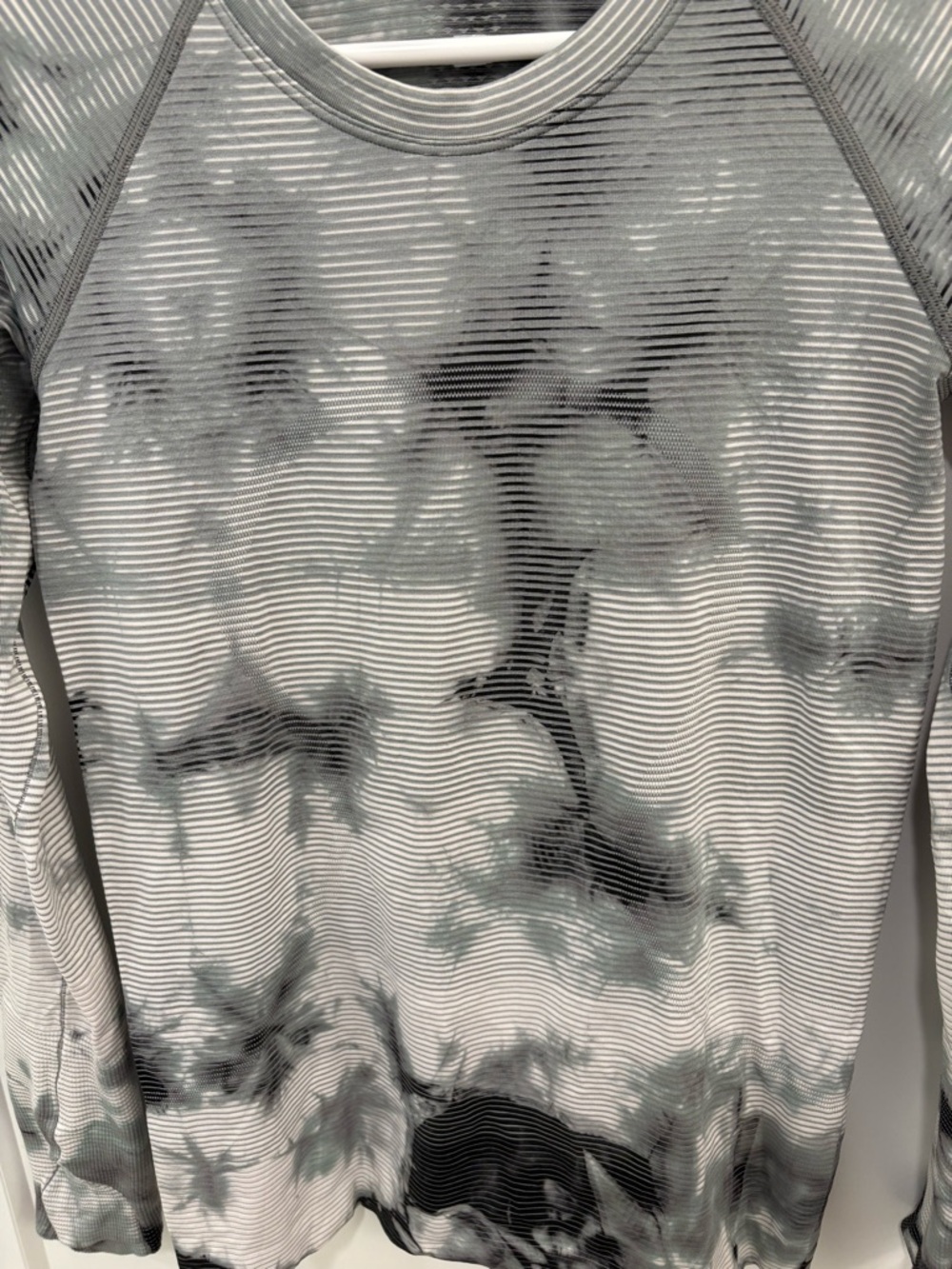 Lululemon Swiftly Tech Long Sleeve 2.0 in
Shibori Stripe Graphite Grey Size 6 - Picture 7 of 14